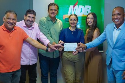 A vice-prefeita de Cuiab�, coronel V�nia Rosa, oficializou a filia��o ao MDB