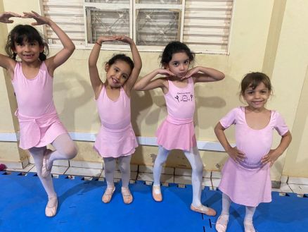 Alunos recebem aulas de de bal�, capoeira, karat�, ritmos, nata��o, jiu-jitsu e treinamento funcional 