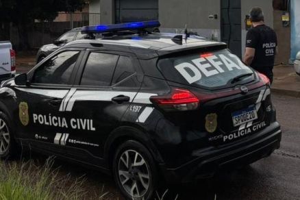 Agentes da Defaz cumprindo mandados da Opera��o CNPJ na Cela