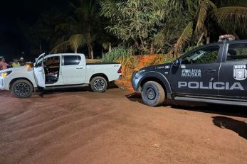 Ocupantes de Hilux atiram contra PMs e fogem de blitz na MT-251