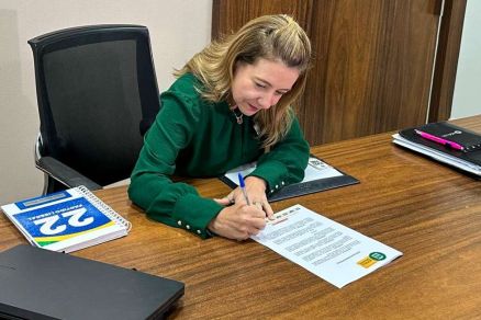 A prefeita de V�rzea Grande, Fl�via Moretti