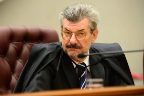 STJ decide afastar ministro acusado de ass�dio sexual