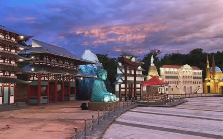 O espa�o re�ne r�plicas de monumentos hist�ricos, como Coliseu, Torre de Pisa, Santu�rio de F�tima, dentre outros