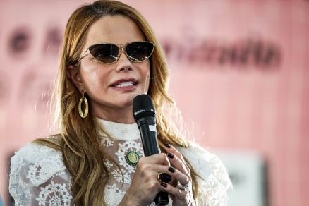 A primeira-dama de Mato Grosso, Virginia Mendes, usou as redes sociais para criticar o ex-governador Pedro Taques