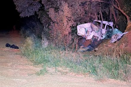 Eles estavam em uma VW Amarok, que ficou completamente queimado