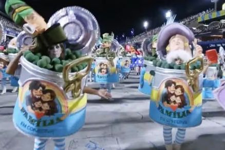 Ala da Acad�micos de Niter�i, que desfilou no domingo