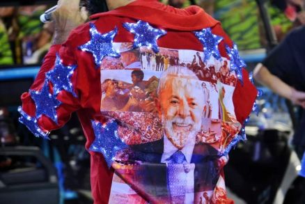 Escola de samba que homenageou Lula � rebaixada para a S�rie Ouro
