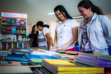 Doa��es para bibliotecas fomentam a cultura regional com livros de autores-matogrossenses