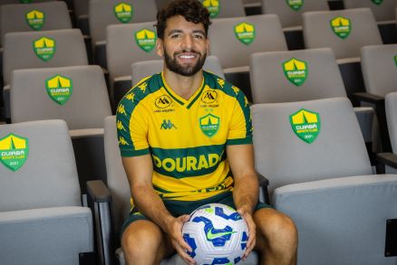 O meia Pep�, que atuou no time entre 2021 e 2022 e estava no Flamengo 