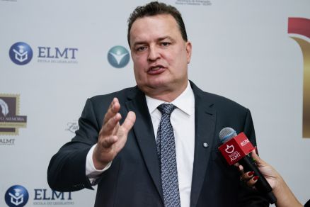 O presidente da Assembleia Legislativa, deputado Max Russi, puxa a fila da troca partid�ria no dia 7 de mar�o