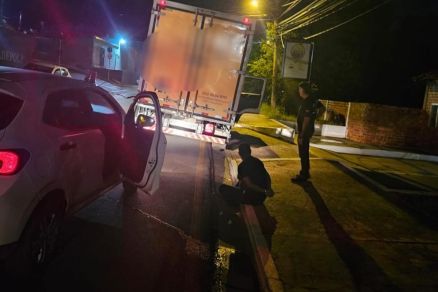 Momento da pris�o, quando o funcion�rio transportava aproximadamente 80 quilos de carne
