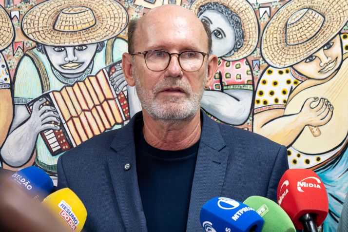 PSDB cita �f�lego� ap�s janela e cr� em reelei��o de 3 na AL