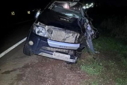 Caminhonete conduzida pela v�tima ficou com a frente destru�da 