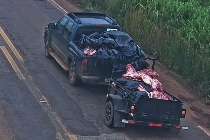 Pol�cia conduz 11 pessoas por saquear carga de carne na MT-235