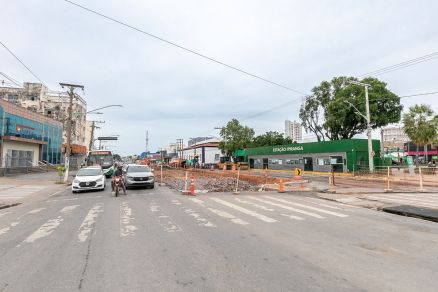 A avenida estava interditado para a execu��o de obras