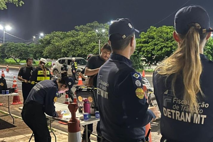 Opera��o prende nove motoristas e remove 33 ve�culos em VG  