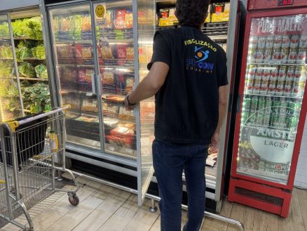 Fiscal recolhe produtos vencidos