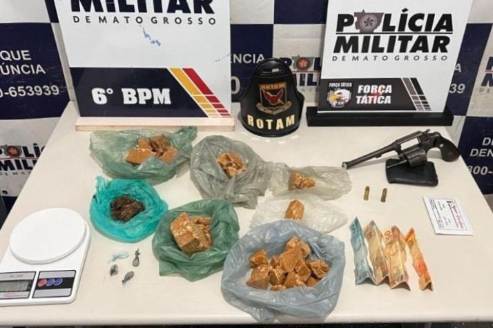 Homem � preso por tr�fico de drogas e porte ilegal de arma