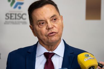 Botelho admite avers�o de siglas a parlamentares com mandato