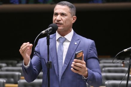 O deputado federal Coronel Assis refor�ou a import�ncia de auxiliar em pol�ticas p�blicas para pessoas autistas