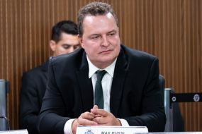 Max oferece vaga � C�mara e fundo a J�lio Campos no Podemos