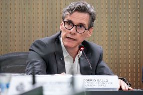 Secret�rio discute medidas para frear crise dos combust�veis