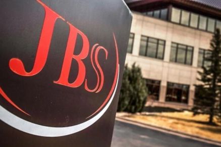 Fachada da JBS, multinacional do setor de alimentos