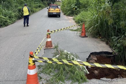 A ponte sobre o C�rrego Fundo est� interditada emergencialmente por risco de desmonoramento 