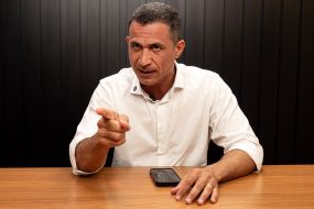 �Lula est� cercado de esc�ndalos; PT exala cheiro de podrid�o�