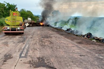 O acidente ocorreu na BR-364, que ficou interditada por quatro horas