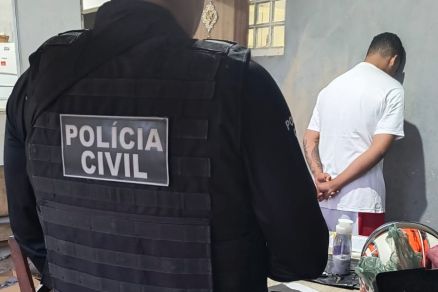 Agente da Pol�cia Civil durante abordagem na Opera��o Offline