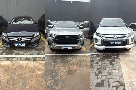 A Mercedes, Toyota Hilux e Mitsubishi Triton apreendidas na opera��o