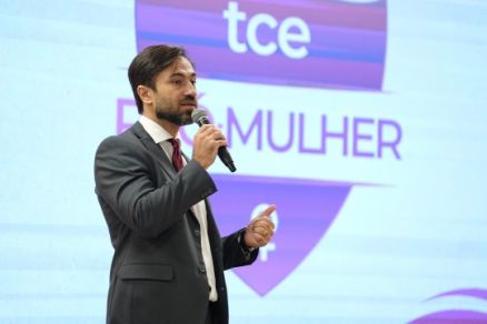 Juiz Marcelo Bento de Resende representou a desembargadora Maria Erotides Kneip no evento