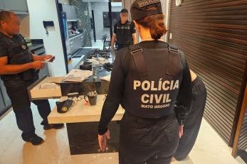 Pol�cia prende 11 de grupo que desviou 700 toneladas de soja