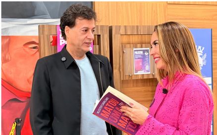 O jornalista e escritor Klester Cavalcanti e a vereadora Kalynka Meirelles