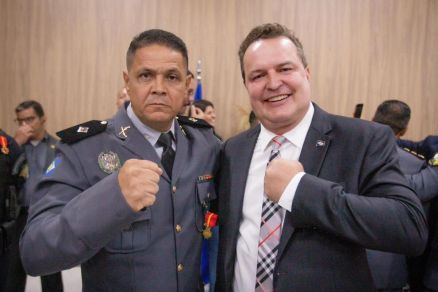 O deputado estadual Max Russi na solenidade de promo��o de 25 policiais militares