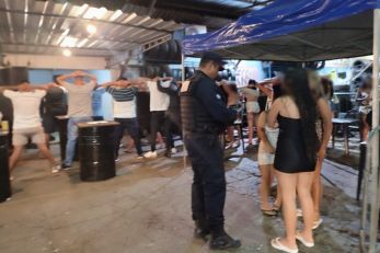 Pol�cia prende empres�rio acusado de vender bebida a menores; v�deo