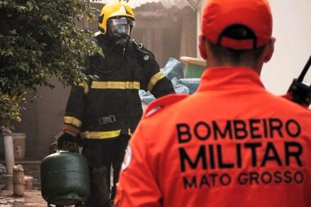Militares do Corpo de Bombeiros durante atendimento da ocorr�ncia