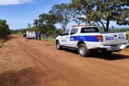 Uma equipe da Politec esteve no local onde o corpo da v�tima foi encontrado 