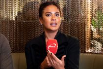 "� assustador ver que a viol�ncia contra as mulheres piorou", diz atriz; v�deos