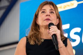 Prefeita e vereador s�o acionados por contrato com dobro do valor