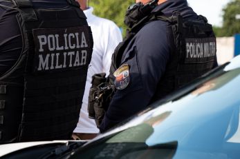 PM prende homem por agredir e colocar fogo na casa da namorada