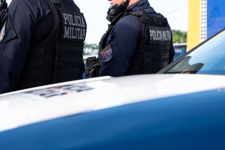 Viatura da Pol�cia Militar; suspeito foi preso em flagrante 