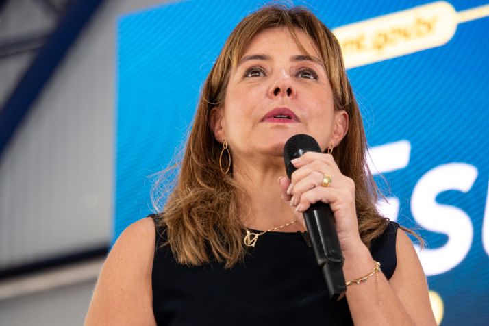 Prefeita e vereador s�o acionados por contrato com dobro do valor