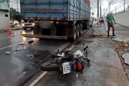 Motociclista n�o resistiu aos ferimentos e morreu no local do acidente