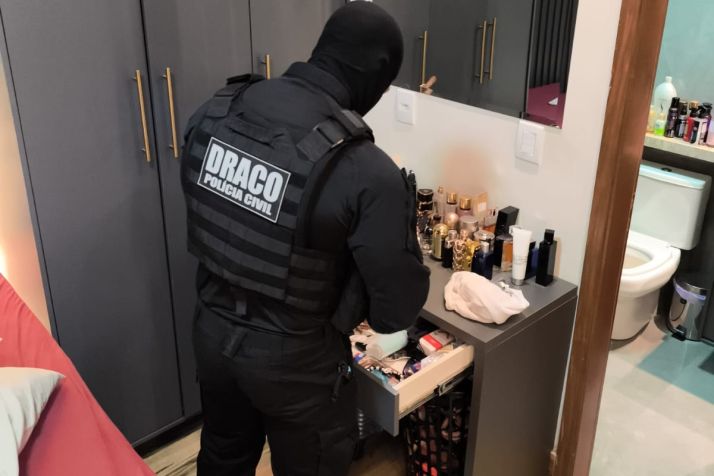 Pol�cia prende 12 de fac��o que lavou dinheiro em joalheria de MT