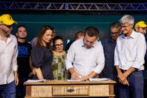 Pacote de R$ 101,9 milh�es leva asfalto, �nibus e apoio rural para Carlinda