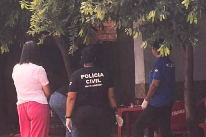 Homem � surpreendido e morto a tiros dentro de bar em MT