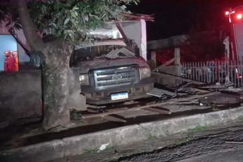 Caminh�o perde controle, invade resid�ncia e mata duas mulheres