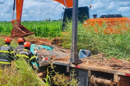 Equipes da Pol�cia Civil, Corpo de Bombeiros, IML e Politec atenderam a ocorr�ncia